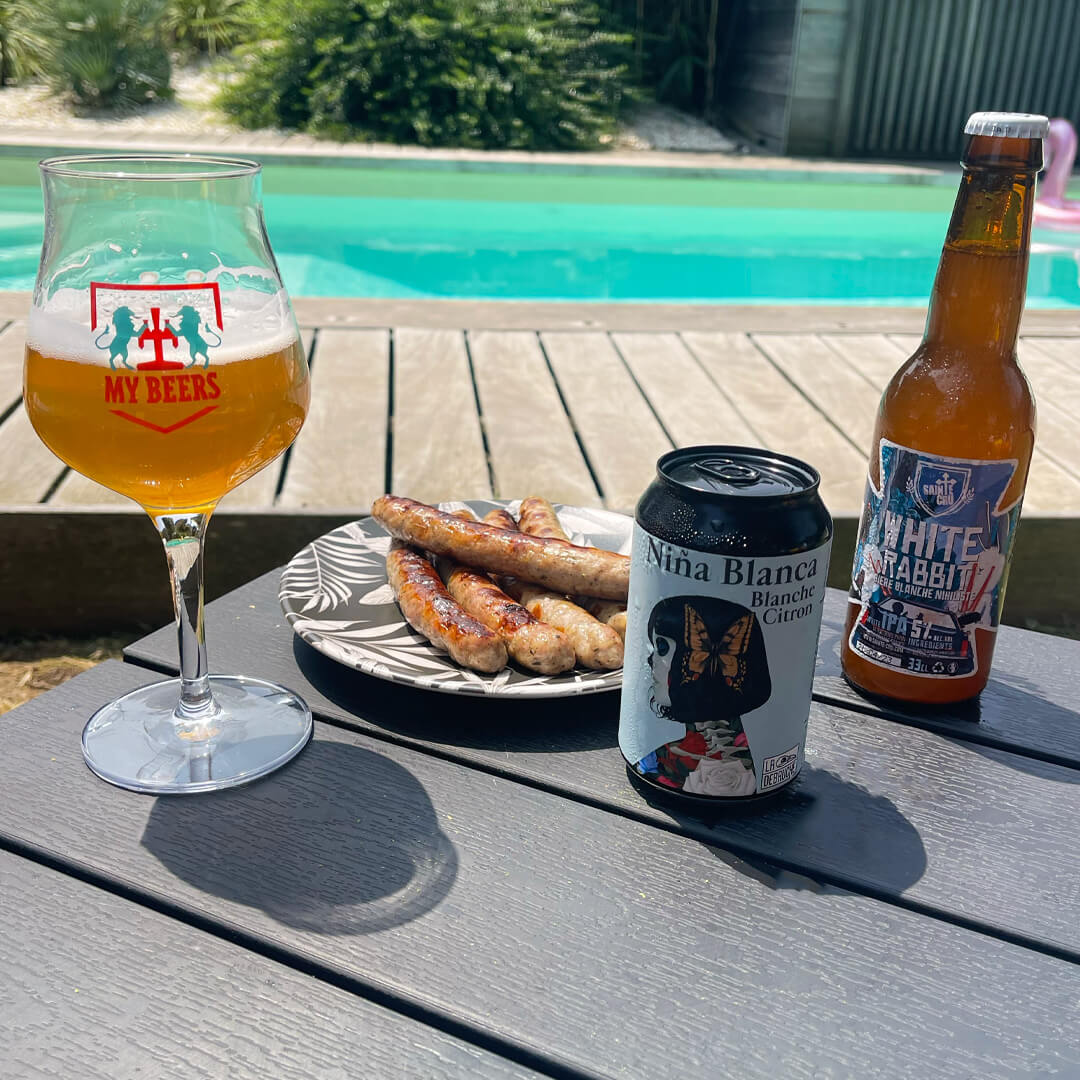 Des bières blanches rafraichissantes pour accompagner saucisses et chipolatas