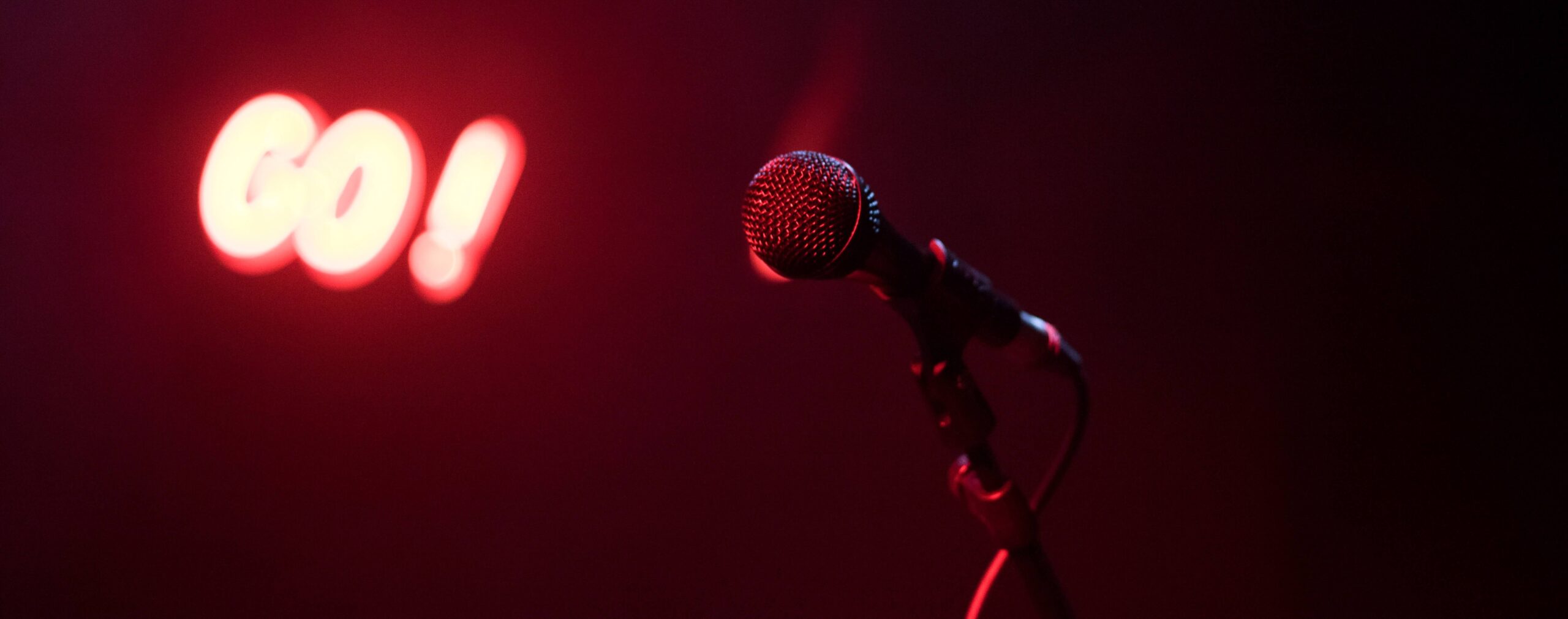 one-man-woman-show-micro-scene-stand-up-humour